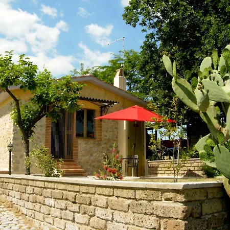 Dom wakacyjny Casa L'arcobaleno : 3 Homes With Pool Tenaglie